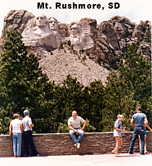 rushmore2.JPG (166347 bytes)